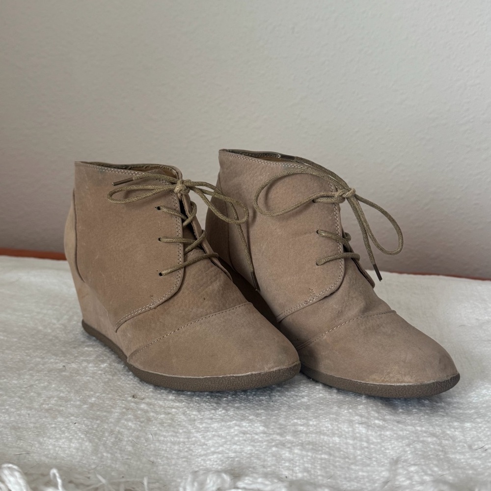 Stylish Tan Lace-Up Wedge Boots